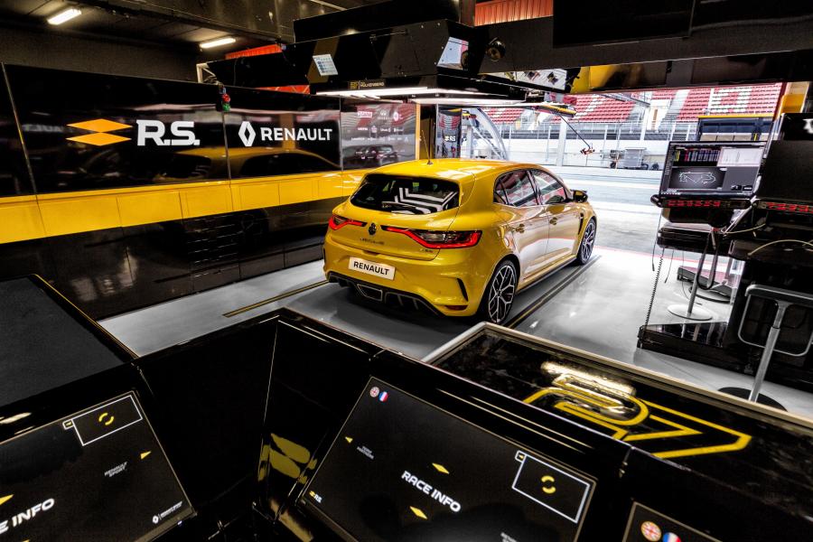  Renault Megane R.S. Trophy 2018 года  (WW) (фото 17 из 65)